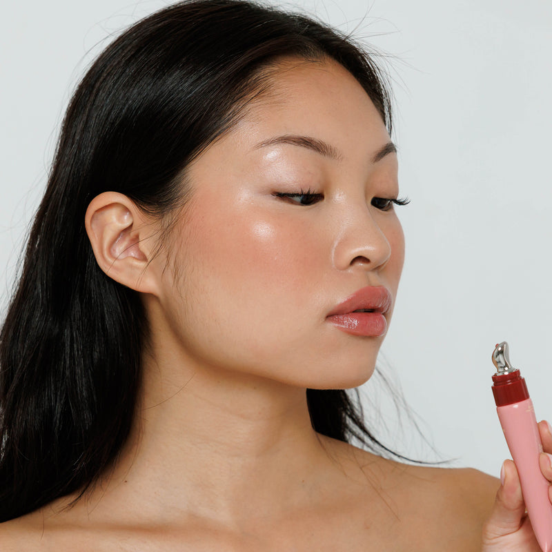 Squeeze out Lip Syrup from applicator